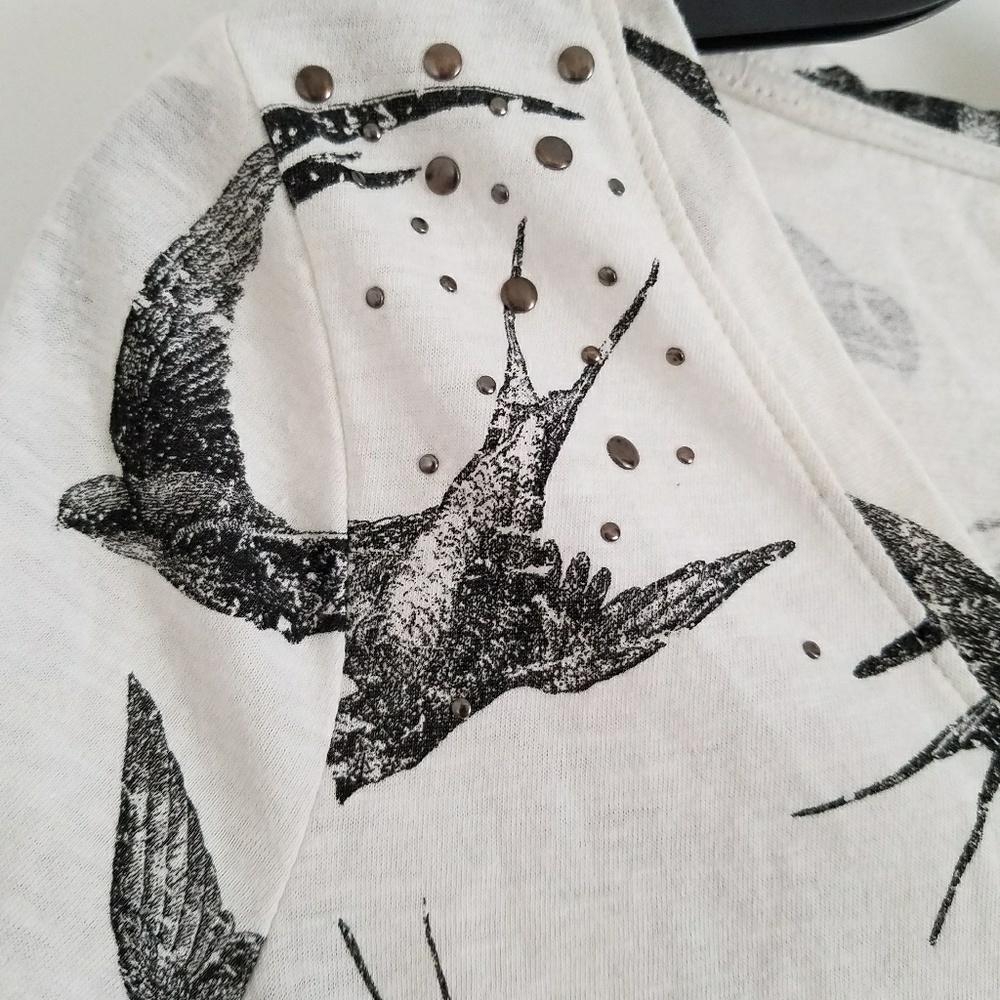 💎Sale💎Rock & Republic Bluebird tee w/ Studs!